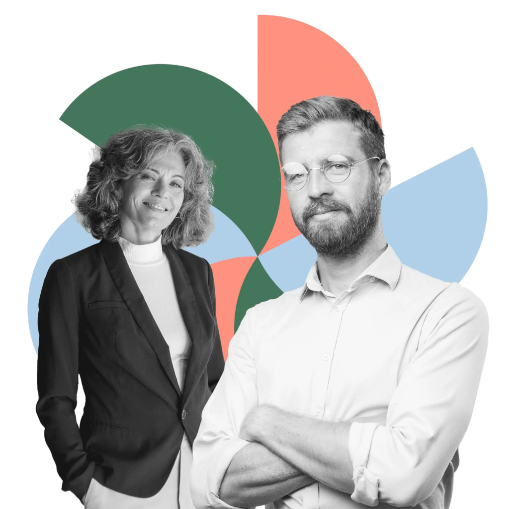 dirigeants d'entreprises bras croisés et souriants
